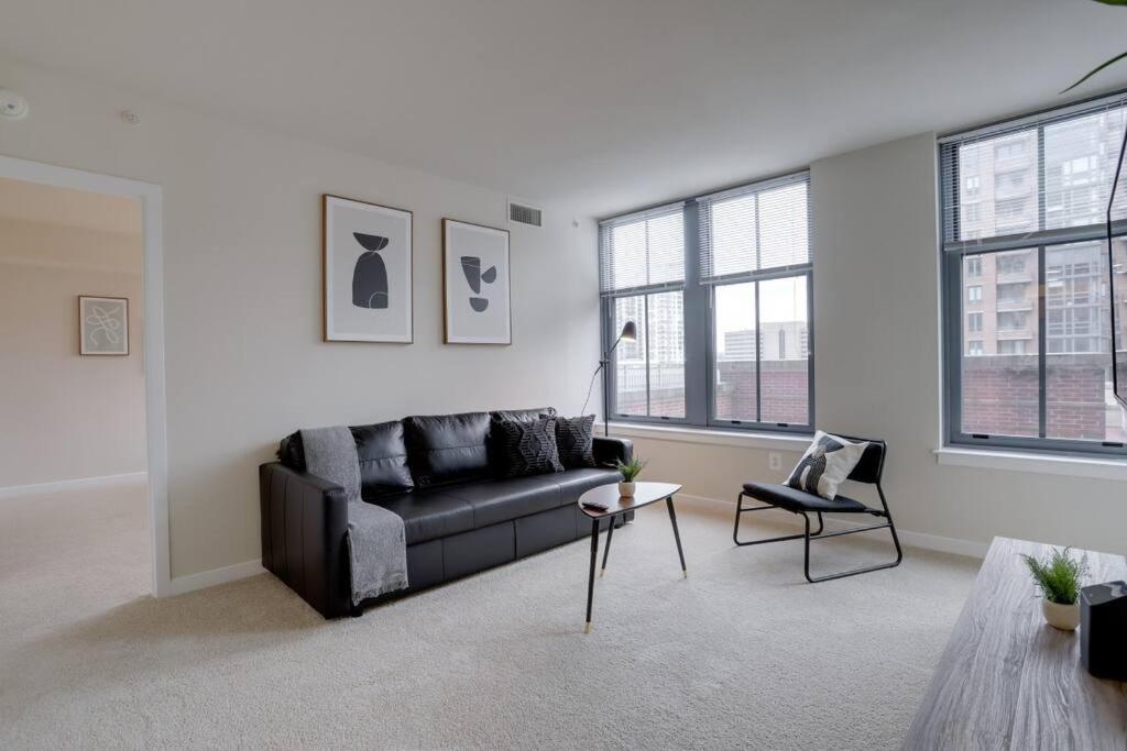Upscale Comfort Next To Metro And Dining アーリントン エクステリア 写真